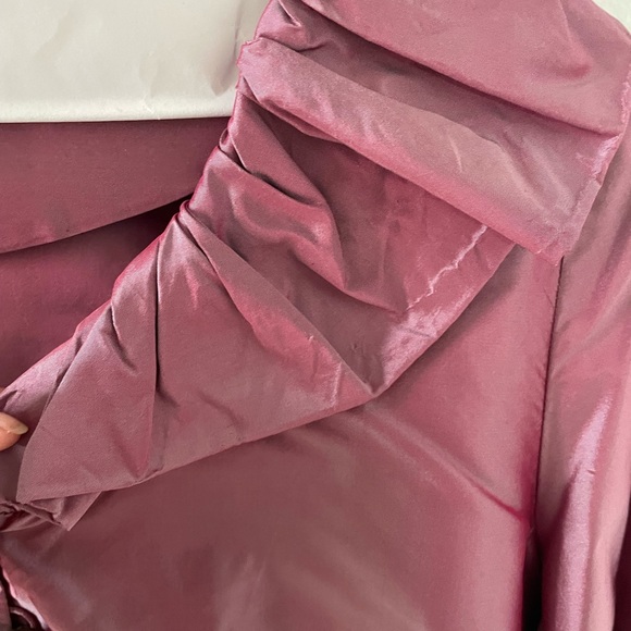 Dana Buchman silk blouse. - Picture 7 of 9